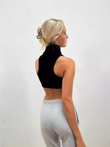 เสื้อกล้ามครอปท็อปผู้หญิงคุณภาพพรีเมียม เนื้อผ้าริบ ระบายอากาศได้ดี ยืดหยุ่น แห้งเร็ว รับสกรีนโลโก้และออกแบบชุดโยคะตามสั่ง - Product Image 6