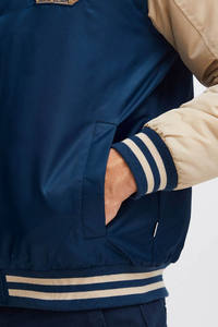 Veste bomber en cuir pour homme sur mesure, classique, d'hiver, style universitaire, avec logo brodé, commande en gros OEM/ODM - Product Image 5