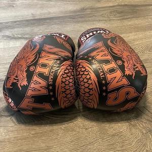 นวมชกมวยรุ่นล่าสุด แบบคัสตอม สีดำและน้ำตาล หนังแท้ 100% สำหรับฝึกซ้อม MMA มวยไทย - Product Image 3