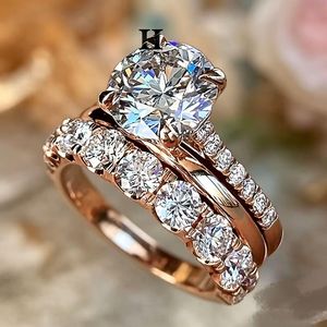 Juego de Anillos de Compromiso de Lujo de 3 Piezas con Diamantes Cultivados en Laboratorio de Corte Redondo, Oro Amarillo de 14K, Anillo de Eternidad Apilable - Product Image 4