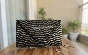 Pochette de soirée rectangulaire légère faite à la main avec perles florales, sac de mariage avec chaîne détachable et broderie - Product Image 3