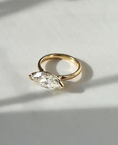 แหวนเพชรทรงมาร์คีส์ 4.50 กะรัต เพชรเลี้ยงในห้องปฏิบัติการ ทองคำขาว 14K แหวนเพชรเม็ดเดี่ยวแบบ V Prong วงแหวนขนาด 2 มม. แหวนหมั้น - Product Image 5