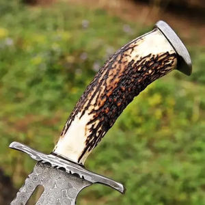 Couteaux de chasse Bowie en acier Damas faits à la main, personnalisés OEM/ODM, avec lame pointue et étui en cuir – Vente en gros - Product Image 4