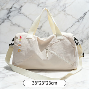 Bolsa de Viaje Acolchada de Algodón con Estampado de Conejitos, Bolso de Mano Ligero para Fin de Semana - Product Image 3