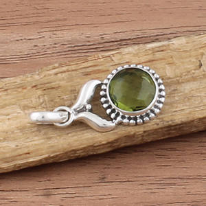 จี้เพอริดอตธรรมชาติวินเทจขายส่ง เงินแท้ 925 ชุบแพลตตินัม พลอยสีเขียว ราคาส่งจากโรงงานเครื่องประดับ - Product Image 2
