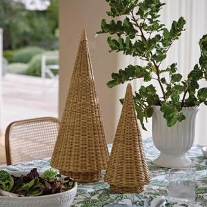 Collier de sapin tissé artisanal avec motif rayé rouge et naturel, décoration rustique pour la base du sapin de Noël - Product Image 4