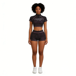 Ensemble de survêtement 2 pièces personnalisé noir et rose à pois, avec crop top à demi-zip et manches courtes, et short, pour femme, tenue décontractée - Product Image 3