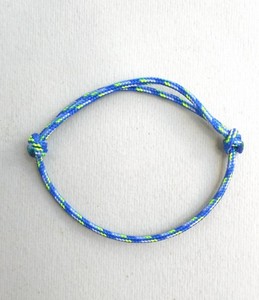 Pulsera de Paracord: Brazalete de Cuerda Delgada Ajustable, Color Sólido, Regalo para Escaladores, Joyería Deportiva - Product Image 2