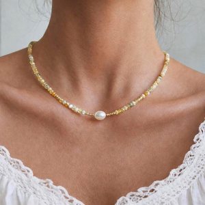 สร้อยคอประดับมุกน้ำจืด สร้อยคอหินธรรมชาติแบบหลายชั้น ชุบทอง ประดับลูกปัด เครื่องประดับสไตล์มินิมอล - Product Image 2