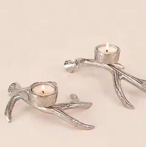 Atractivo Portavelas Metálico para Velas de Té, Decoración Navideña para la Mesa, Estilo Festivo para el Hogar y Regalos Decorativos de Temporada - Product Image 2