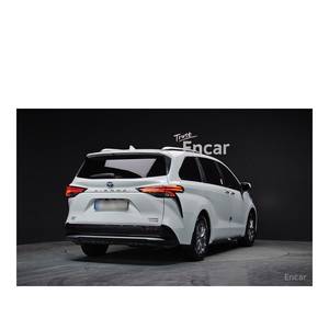 Toyota Sienna 2.5 Híbrida AWD 2023, 55,032 km, Asientos de Cuero, Cámara Trasera, Volante a la Izquierda - Product Image 2