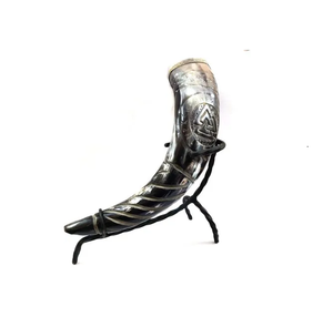 Corne de buffle Viking sculptée avec logo personnalisé, corne de buffle naturelle, finition polie, pour boire de la bière, du miad ou du vin. - Product Image 1