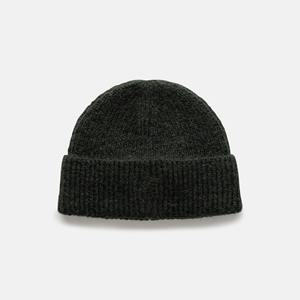ODM Wholesales Manufacturer Solid Color Leather Patch Unisex Acrylic Winter Warm Suitable Head Wear Folded Custom Beanie Hats - Product Image 5