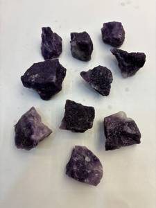 Pierres de cristal violettes naturelles sculptées, morceaux bruts irréguliers, écologiques, Feng Shui pour la décoration intérieure - Product Image 1