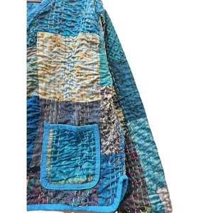 Chaqueta de Seda Patola Hecha a Mano, Estilo Bohemio Vintage Indio para Mujer, Chaqueta Corta Acolchada con Parches, Abrigo de Invierno a Rayas, Estilo Boho Chic - Product Image 3