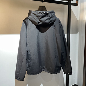 เสื้อแจ็คเก็ตกันลมคุณภาพสูงปี 2026 สตรีทแวร์ผู้ชาย ผ้าโพลีเอสเตอร์ 100% กันน้ำ กันลม ทรงหลวม รับผลิตแบบ OEM/ODM Maan Wears - Product Image 4