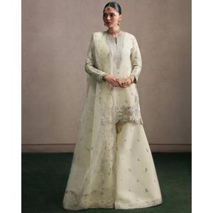 Lancement de la nouvelle collection de vêtements de soirée de créateur : Top, Dupatta, Salwar Kameez en tissu de soie naturelle lourde avec broderie à la main et travail de sequins rapide. - Product Image 1