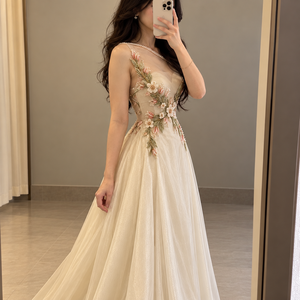 Elegante Vestido de Noche Formal con Corte en A, Hombro Descubierto, Cuello con Cuentas, Apliques Florales, Sin Mangas, Largo hasta el Suelo, de Gasa, con Ajuste Incorporado - Product Image 1