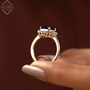 Anillo de lujo con halo de diamantes y zafiro azul, oro amarillo, gema de corte esmeralda, joyería de compromiso nupcial, regalo para mujer, proveedor. - Product Image 4