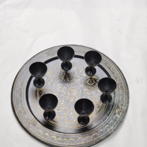 Service à café en laiton du Moyen-Orient avec pot Dallah gravé à la main et tasses assorties – Ensemble traditionnel en métal noir et or gravé - Product Image 5