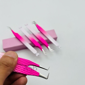 Pince à cils rose et blanc ombré bicolore avec poignée diamantée, en acier inoxydable personnalisé, à pointe en fibre, avec nœud - Product Image 3