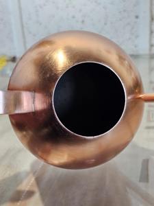 Contenedor de riego de cobre de primera calidad, perfecto para plantas bonsái y cuidado y decoración precisa de plantas de interior. Venta al por mayor desde India. - Product Image 2