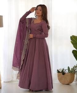 Ensemble Salwar Chanderi Romain Élégant en Coton Indien Lavande, Broderie et Broderie de Paillettes, Style Moderne, pour Cérémonies et Mariages, Ethnique, Prix de Gros - Product Image 5