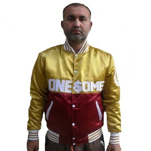 Patchs brodés personnalisés, broderie vintage 3D, veste varsity en satin, haute qualité, 100% polyester, séchage rapide, personnalisable pour homme - Product Image 1