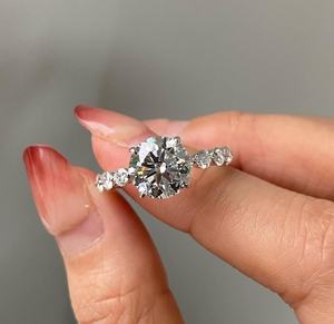 Bague Solitaire Flottante en Moissanite Ronde 1 Carat avec Bande Éternité en Argent 925 Original – Cadeau d'Anniversaire ou de Fête pour Partenaire - Product Image 1