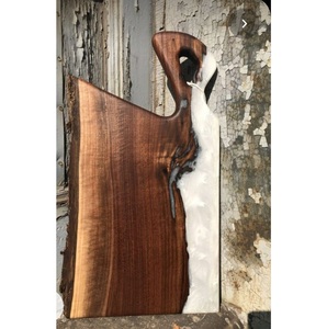 Planche à découper élégante en bois et résine époxy, motif brillant en résine, multifonctionnelle, passe au lave-vaisselle - Product Image 3