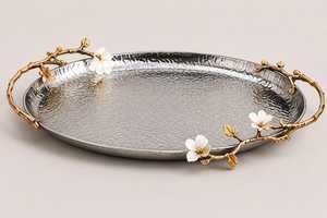 Plateau de service ovale de luxe en métal martelé avec finition argentée, poignées dorées et florales, motif à carreaux - Décoration d'anniversaire - Product Image 2