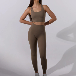 Ensemble de yoga 2 pièces pour femme avec logo personnalisé, legging sans couture à taille élastique et soutien-gorge à logo frontal, motif uni - Product Image 2