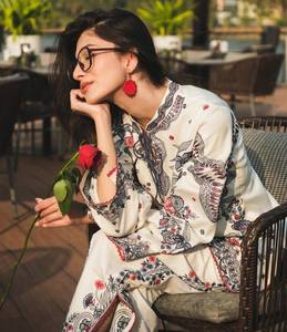 Ensemble prêt-à-porter en mousseline de coton avec broderie de fil de créateur et bordure en dentelle GPO, et pantalon palazzo brodé. - Product Image 3