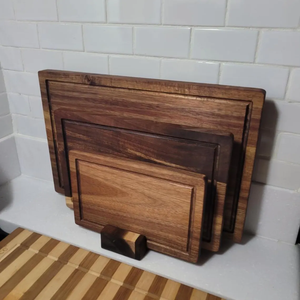 Tabla de Cortar de Madera de Nogal con Logotipo Personalizado, Tabla de Cortar Grabada en Madera, Regalo Personalizado para un Amigo - Product Image 3