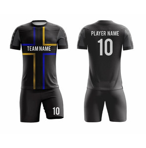 ชุดเสื้อฟุตบอลแบบกำหนดเองสำหรับผู้ชาย สีแดงขาว พิมพ์ลายแบบ Sublimation คอกลม แขนสั้น ระบายเหงื่อได้ดี ผลิตจากโพลีเอสเตอร์ 100% ทรงเข้ารูป - Product Image 3