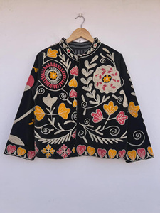 Veste en velours Suzani d'inspiration vintage pour femme, brodée à la main, style bohème ethnique, manteau court d'hiver, vêtement de festival, vêtement d'extérieur tendance - Product Image 1