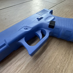 Pistola de entrenamiento compacta G19 para artes marciales sin disparos, tienda de fábrica de Taiwán - Product Image 4