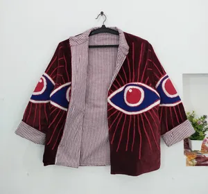 Veste en velours premium rouge bordeaux ornée d'un œil maléfique, vêtement d'extérieur féminin de mode contemporaine - Product Image 5