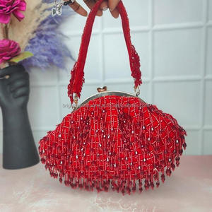 Sac de soirée élégant rouge à perles en forme de demi-lune avec bandoulière pour fête et mariage - Product Image 1