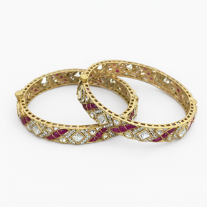 Bracelets ouvrables Kundan, lot de 2, style Rajwadi, en laiton plaqué or mat, ornés de cristaux et strass, pour occasions de mariage - Product Image 2