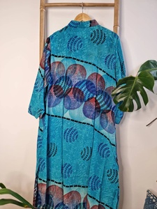 Robe Middy en crêpe de soie recyclée, sari indien coloré, confortable, robe kaftan pour femmes - Product Image 4