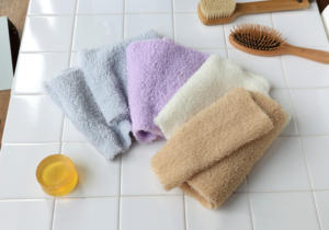 HIORIE Éponge de bain exfoliante en polyester fabriquée au Japon, à long manche, douce, pour une mousse riche, violet clair, haute qualité - Product Image 5