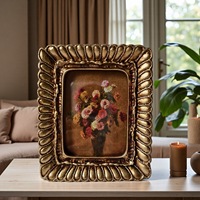 Vintage Europäischer Antiker Goldener Kunstharz-Bilderrahmen mit Geprägtem Relief-Dekor Ornament für Tisch, Hochzeit, Esszimmer, Heim und Wanddekoration