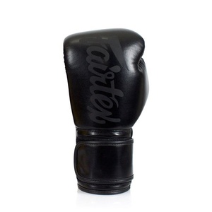 นวมชกมวยหนังแท้ Fairtex แบบเต็มนิ้ว ปิดด้วยเวลโคร สำหรับผู้ใหญ่ สีดำ - Product Image 1
