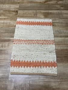 Tapis d'entrée tressé biodégradable et durable, fabriqué à partir de fibres végétales renouvelables, antidérapant, design moderne pour les citoyens soucieux de l'environnement - Product Image 3