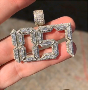 จี้เพชรโมอิสซาไนต์คุณภาพสูงแบบสั่งทำพิเศษสำหรับฮิปฮอป ชุบทองคำขาว 18K ตัวอักษรตัวแรกแบบเจียระไนสวยงาม - Product Image 2