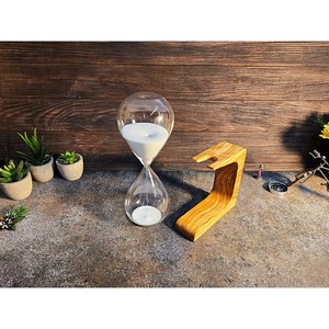Sablier en verre fait main le plus vendu avec support en bois, design moderne du milieu du siècle, écologique, portable, chronométrage précis, sable bleu - Product Image 5