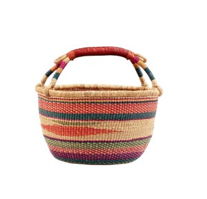 Cesta de mimbre artesanal de bajo precio, bolso de mercado de hierba natural tejida con rayas multicolor y correa de cuero - Product Image 1