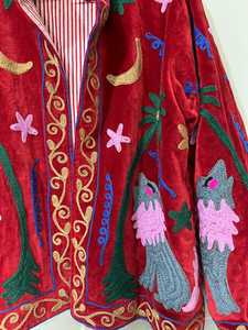 Veste en velours rouge faite main de qualité supérieure, brodée motif loup, style bohème Suzani floral, idéale pour les vacances, tenue de festival, manteau d'hiver - Product Image 5