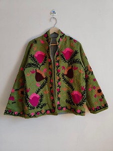 Veste décontractée pour femme grande taille en coton brodé floral bohème vert, col mandarin, manches longues, fermeture éclair - Product Image 1